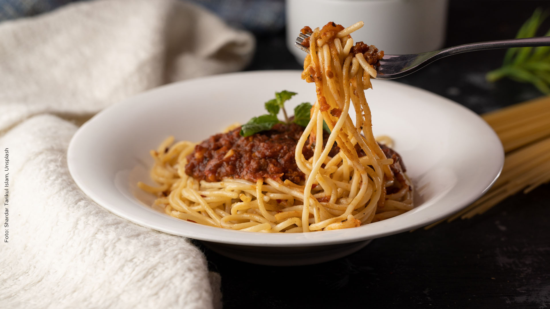 Spagetti med vegetarisk köttfärssås