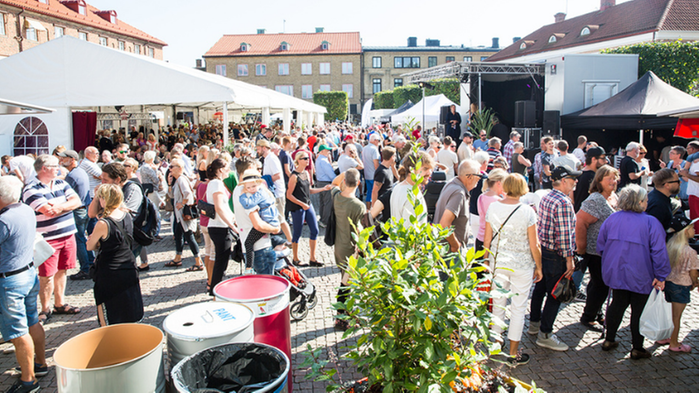 Falkenbergs matdagar med många besökare på torget.