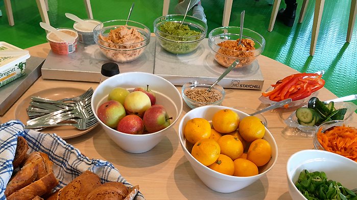 Mack-buffé med bland annat spreads gjorda av baljväxter